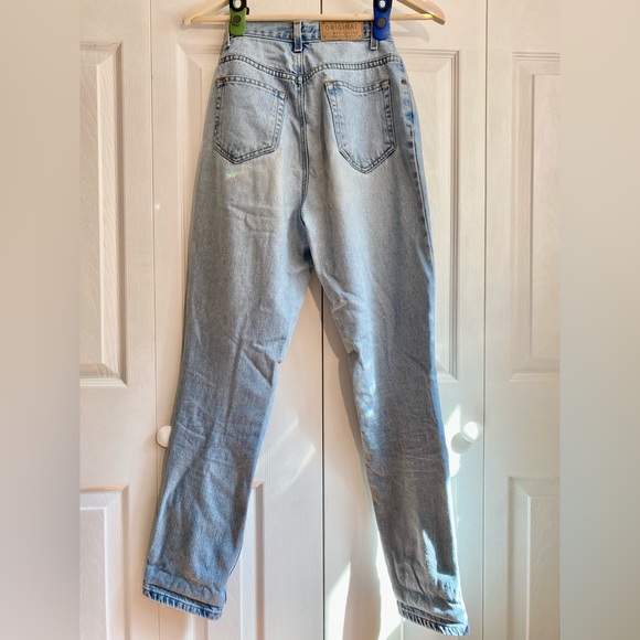 Straight leg light wash jeans - Picture 2 of 5